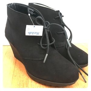 Never worn, size 8, White Mountain booties